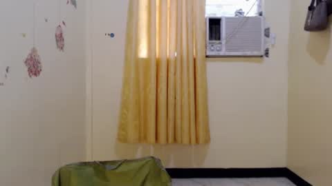 Snapshot of lavvenderr chatting on February 2026 03:49:02 AM lavvenderr online show from February 2026 03:49:02 AM