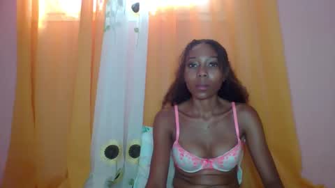 Snapshot of layannek chatting on April 2026 07:01:01 AM layannek online show from April 2026 07:01:01 AM