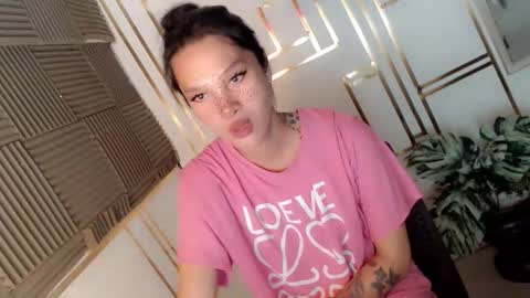 layla47649867 online show from April 2026 02:43:01 AM