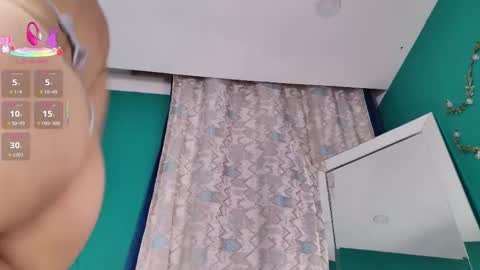 layla_17 online show from September 2025 01:11:01 AM