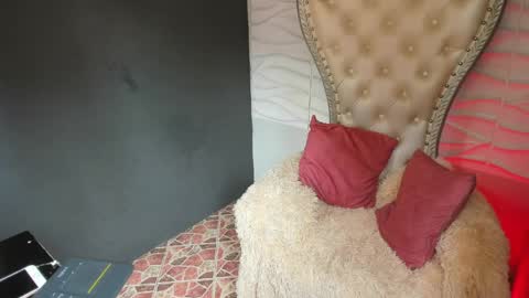 Layla online show from May 2026 07:52:01 PM