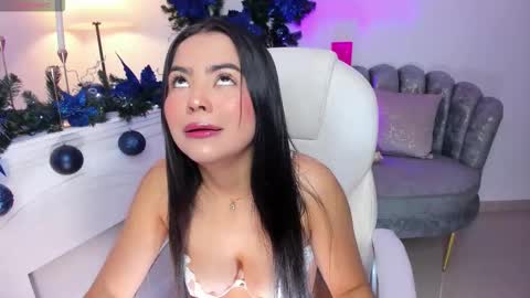 Snapshot of layla_breezee_ chatting on December 2025 12:45:01 PM Layla Breezee online show from December 2025 12:45:01 PM