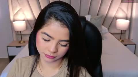 Layla Breezee online show from July 2026 10:41:01 AM