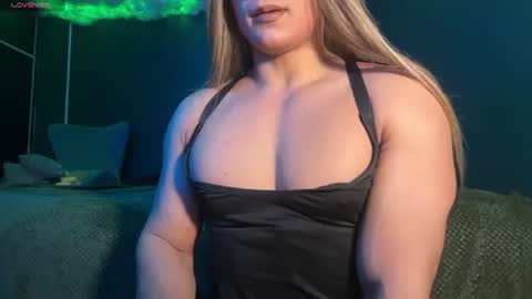 Layla   help me with your thumbs up its important  online show from June 2026 02:49:01 AM