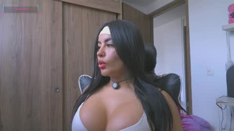 Layla online show from June 2026 04:12:01 PM