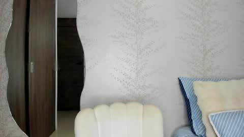 Snapshot of layla_vanegas chatting on February 2025 11:48:01 PM Layla Vanegas online show from February 2025 11:48:01 PM