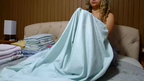 kelly online show from September 2025 01:39:02 AM