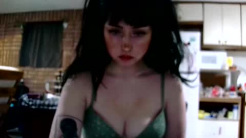 Snapshot of laylakills chatting on December 2024 06:45:01 AM Layla Kills online show from December 2024 06:45:01 AM