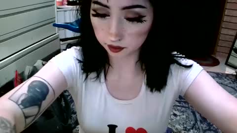 Snapshot of laylakills chatting on February 2025 05:58:01 AM Layla Kills online show from February 2025 05:58:01 AM