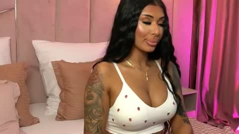 Layla online show from June 2026 06:51:02 AM
