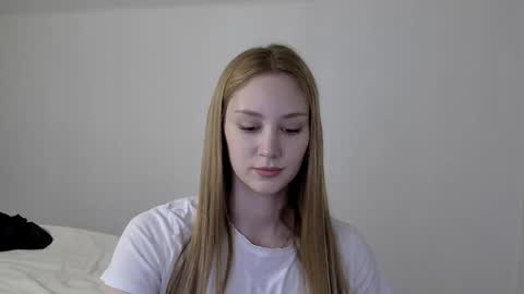 Laylla001 online show from December 2024 06:32:01 AM