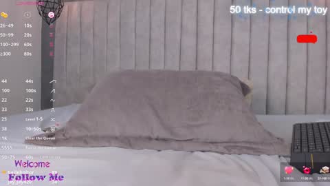 Snapshot of lea_gray chatting on January 2025 10:04:02 PM online show from January 2025 10:04:02 PM