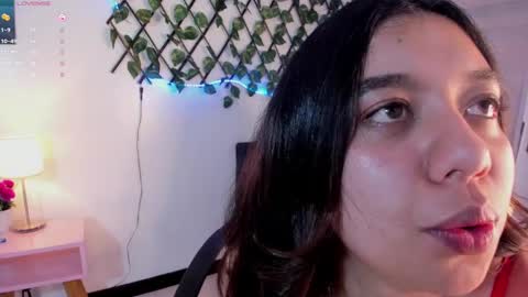 Snapshot of lea_velle chatting on December 2024 03:55:02 AM Lea Velle online show from December 2024 03:55:02 AM