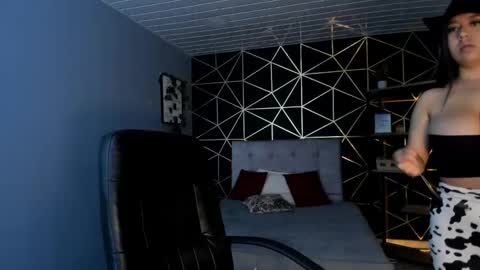 Snapshot of lea_velle chatting on October 2025 03:40:01 AM Lea Velle online show from October 2025 03:40:01 AM