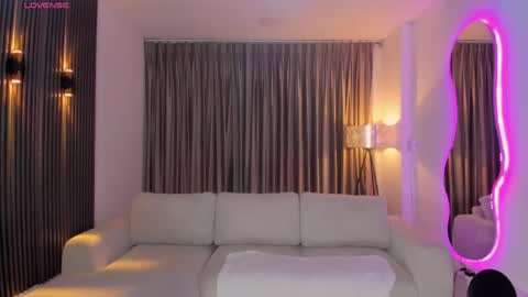 Snapshot of leah_greyy chatting on May 2026 11:07:01 AM Leah Greyy online show from May 2026 11:07:01 AM