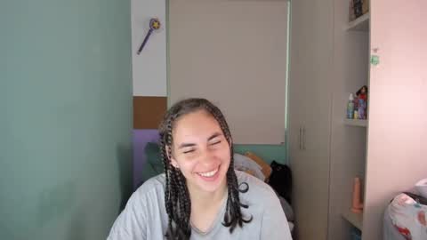 Snapshot of leah_sm chatting on January 2025 04:15:01 PM Laura online show from January 2025 04:15:01 PM