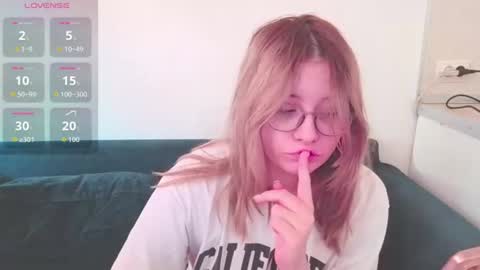 Snapshot of leahlovejoy chatting on June 2026 01:46:01 PM Leah online show from June 2026 01:46:01 PM