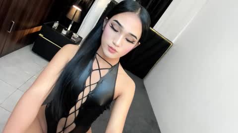 leannaloove online show from September 2025 06:42:01 PM