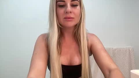 Snapshot of leannaxox chatting on January 2025 10:29:02 AM Leanna online show from January 2025 10:29:02 AM