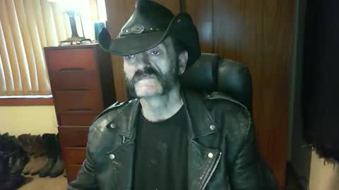 leathergreaser online show from September 2025 08:20:01 PM