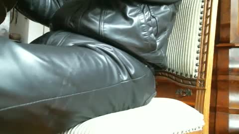 Snapshot of leathermotocross001 chatting on December 2024 01:20:02 PM Leathermotocross online show from December 2024 01:20:02 PM