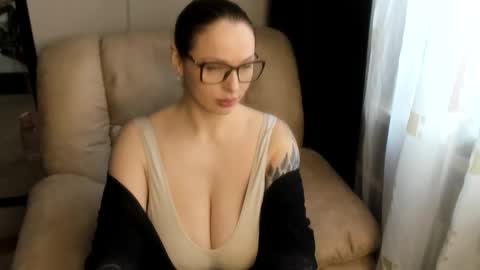 Anna  online show from February 2025 10:47:02 AM