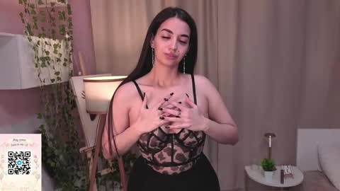 Snapshot of leeannepizzini chatting on May 2026 07:11:01 PM Jasmine online show from May 2026 07:11:01 PM