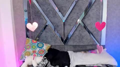 leenox online show from February 2026 12:51:02 AM