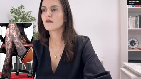 Snapshot of legswattitude chatting on November 2025 03:23:02 PM Elle online show from November 2025 03:23:02 PM