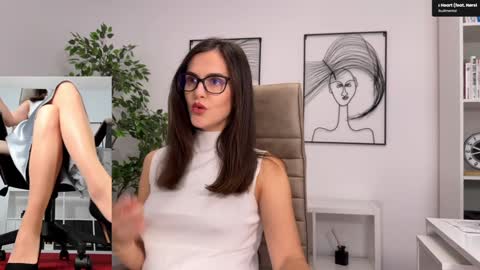 Snapshot of legswattitude chatting on November 2025 10:54:01 AM Elle online show from November 2025 10:54:01 AM