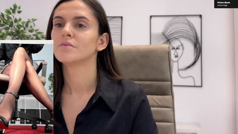 Snapshot of legswattitude chatting on November 2025 07:57:01 AM Elle online show from November 2025 07:57:01 AM