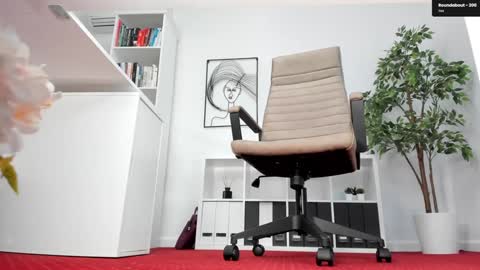 Snapshot of legswattitude chatting on December 2025 03:19:01 PM Elle online show from December 2025 03:19:01 PM