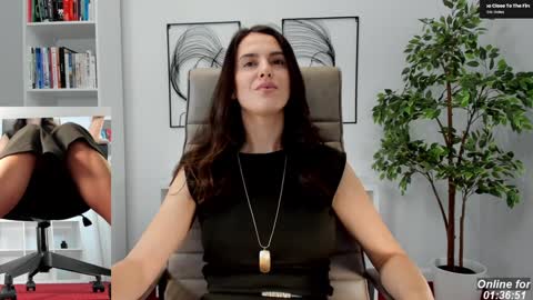 Snapshot of legswattitude chatting on January 2026 08:19:02 AM Elle online show from January 2026 08:19:02 AM