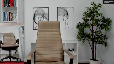 Snapshot of legswattitude chatting on January 2026 01:50:01 PM Elle online show from January 2026 01:50:01 PM