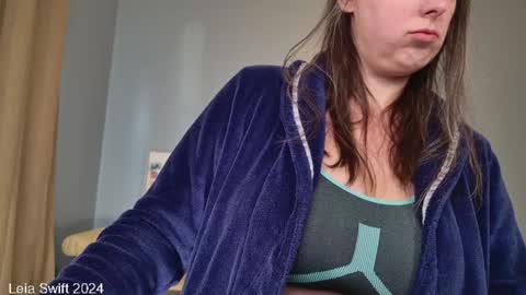 Snapshot of leiaswift chatting on December 2024 07:36:01 PM Leia Swift online show from December 2024 07:36:01 PM