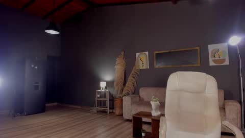 Leila     online show from October 2025 12:24:02 AM