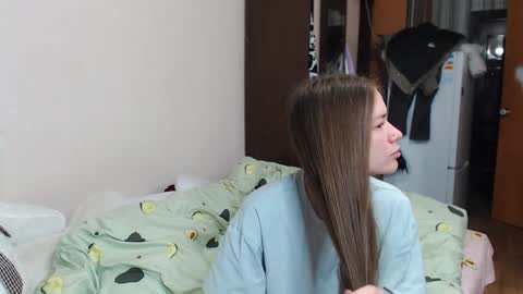 leila_bambi online show from December 2024 10:01:01 PM