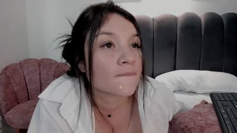 leilacole online show from July 2026 03:21:02 PM