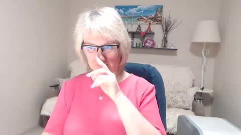 Snapshot of leilamays chatting on April 2026 05:18:02 AM Leila Kinky online show from April 2026 05:18:02 AM