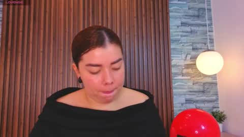 leilapons online show from February 2026 07:43:01 PM