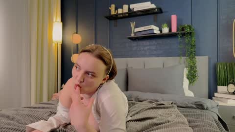 Snapshot of lela_ryan chatting on January 2025 03:15:01 AM Lela online show from January 2025 03:15:01 AM