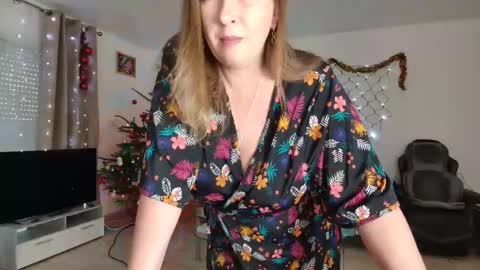 Snapshot of lelena1319 chatting on December 2024 11:06:02 AM YOUR ELENA online show from December 2024 11:06:02 AM