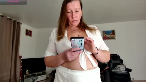 Snapshot of lelena1319 chatting on January 2025 11:21:02 AM YOUR ELENA online show from January 2025 11:21:02 AM