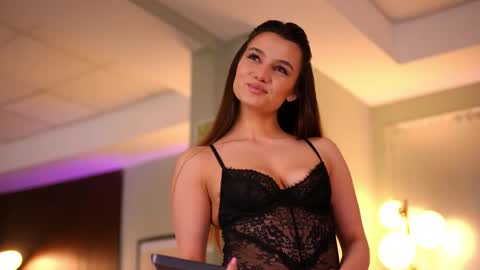 Lena Laurent online show from April 2026 11:12:01 AM