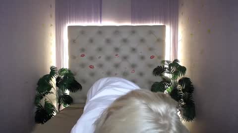 Snapshot of lena_paulles chatting on December 2024 03:55:01 PM Lena online show from December 2024 03:55:01 PM