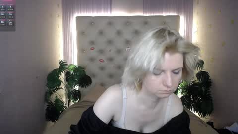 Snapshot of lena_paulles chatting on December 2024 04:03:02 AM Lena online show from December 2024 04:03:02 AM