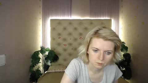 Snapshot of lena_paulles chatting on December 2024 10:11:02 AM Lena online show from December 2024 10:11:02 AM