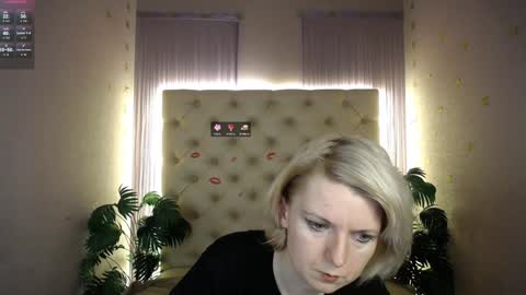 Snapshot of lena_paulles chatting on December 2024 04:08:02 AM Lena online show from December 2024 04:08:02 AM