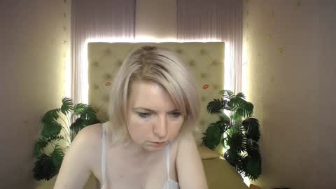 Snapshot of lena_paulles chatting on January 2025 07:03:01 AM Lena online show from January 2025 07:03:01 AM