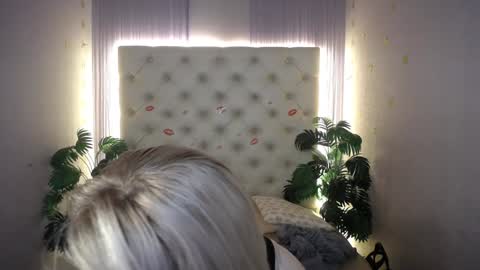 Snapshot of lena_paulles chatting on January 2025 04:00:01 AM Lena online show from January 2025 04:00:01 AM